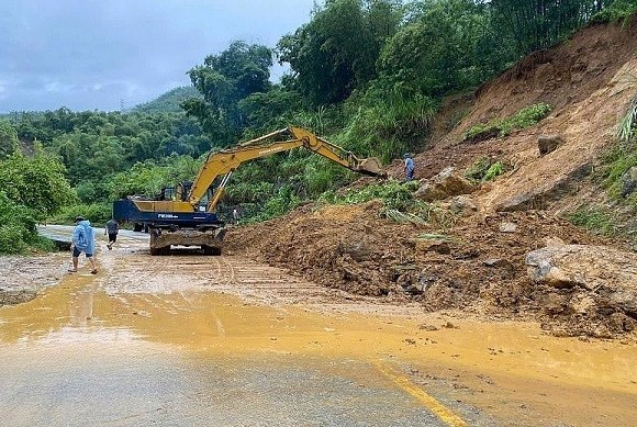 Thanh Hóa: Nhiều tuyến đường sạt lở nặng sau cơn bão số 3