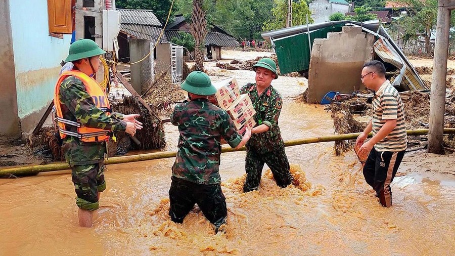 Chính phủ khẩn chi 100 tỷ đồng, xuất 100 tấn gạo cho người dân vùng mưa bão