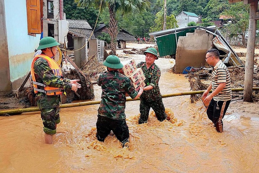 Chính phủ khẩn chi 100 tỷ đồng, xuất 100 tấn gạo cho người dân vùng mưa bão