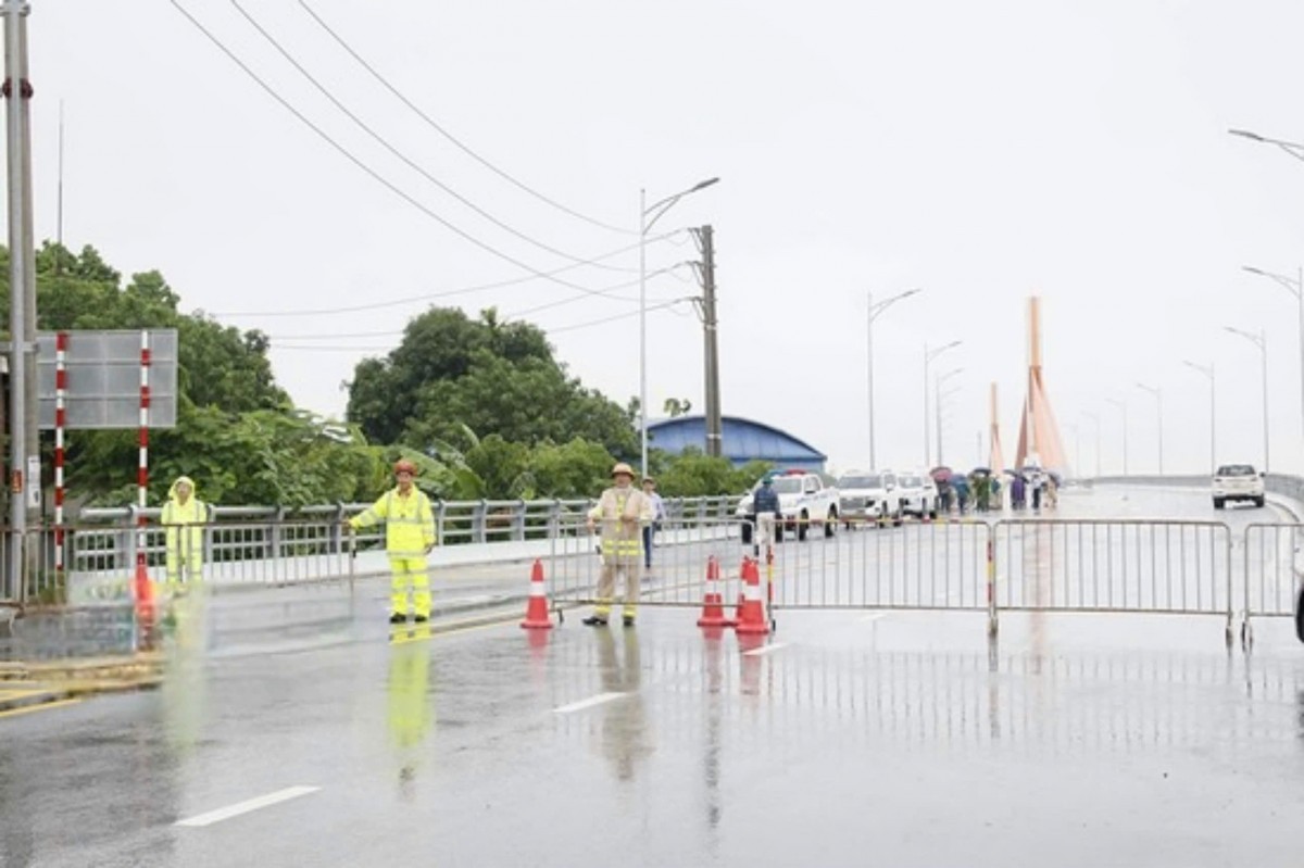 Phú Thọ: Tạm cấm các phương tiện qua cầu Vĩnh Phú