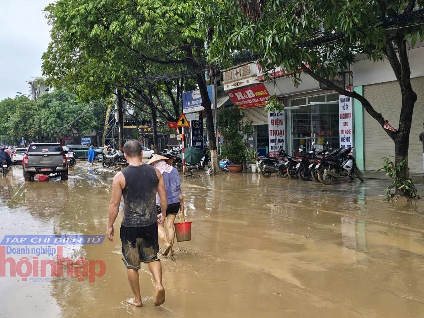 Nước hạ dần, Lào Cai chật vật khắc phục hậu quả sau mưa lũ