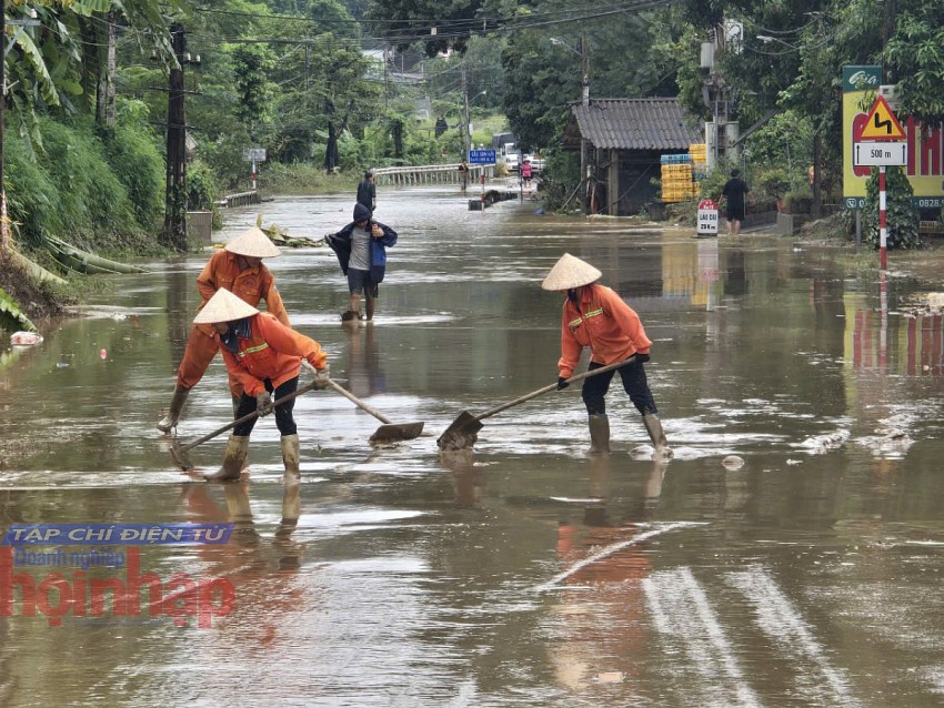 Nước hạ dần, Lào Cai chật vật khắc phục hậu quả sau mưa lũ