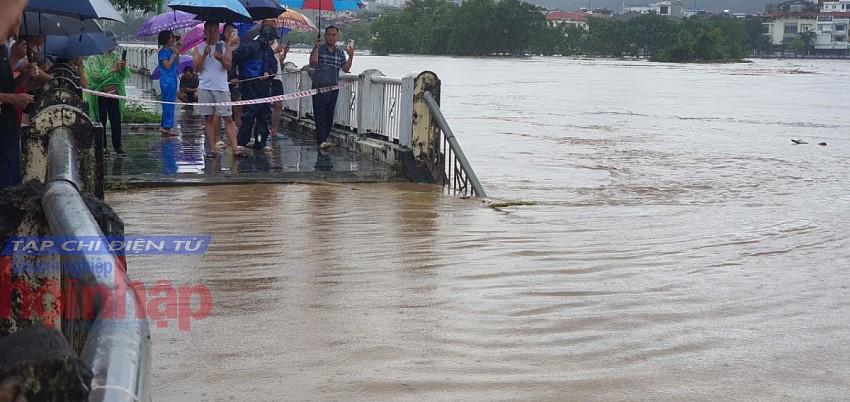 Nước hạ dần, Lào Cai chật vật khắc phục hậu quả sau mưa lũ