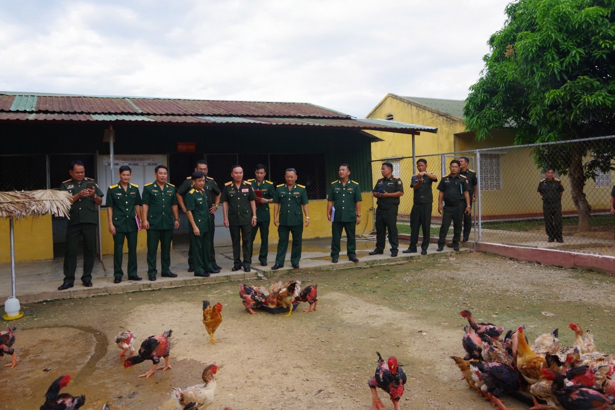 Bộ Chỉ huy Quân sự tỉnh Savannakhet (Lào) thăm và làm việc tại tỉnh Quảng Trị