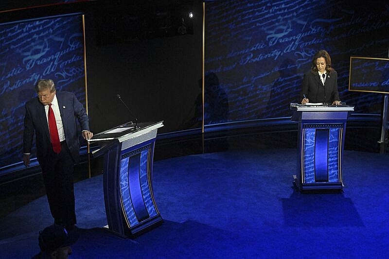 Hình ảnh màn tranh luận nảy lửa giữa Trump và Harris