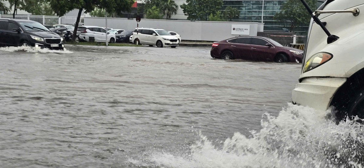 Ngập tại QL10 khu công nghiệp Tràng Duệ An Dương Hải Phòng