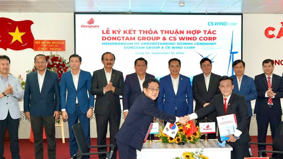 Dongtam Group ký hợp tác với CS Wind Corp xây nhà máy thiết bị điện gió