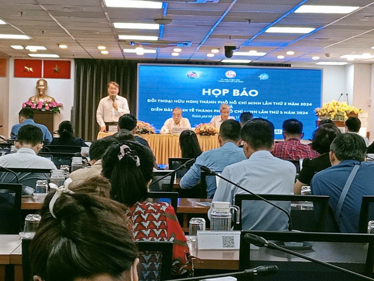 Quang cảnh buổi họp báo