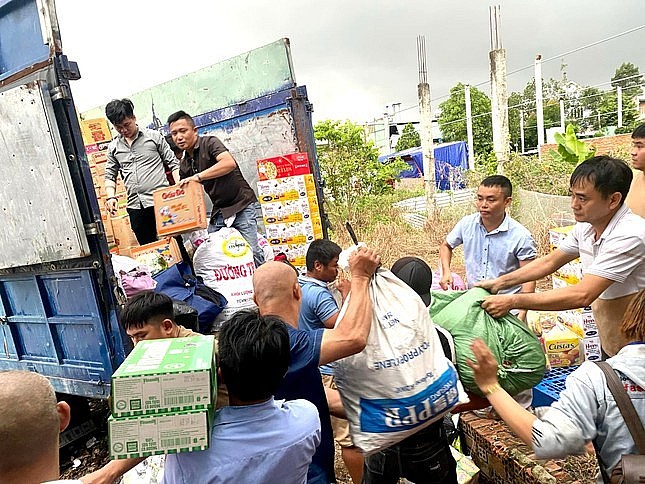 Bình Dương: Doanh nghiệp cùng người lao động quyên góp ủng hộ vùng bão lũ