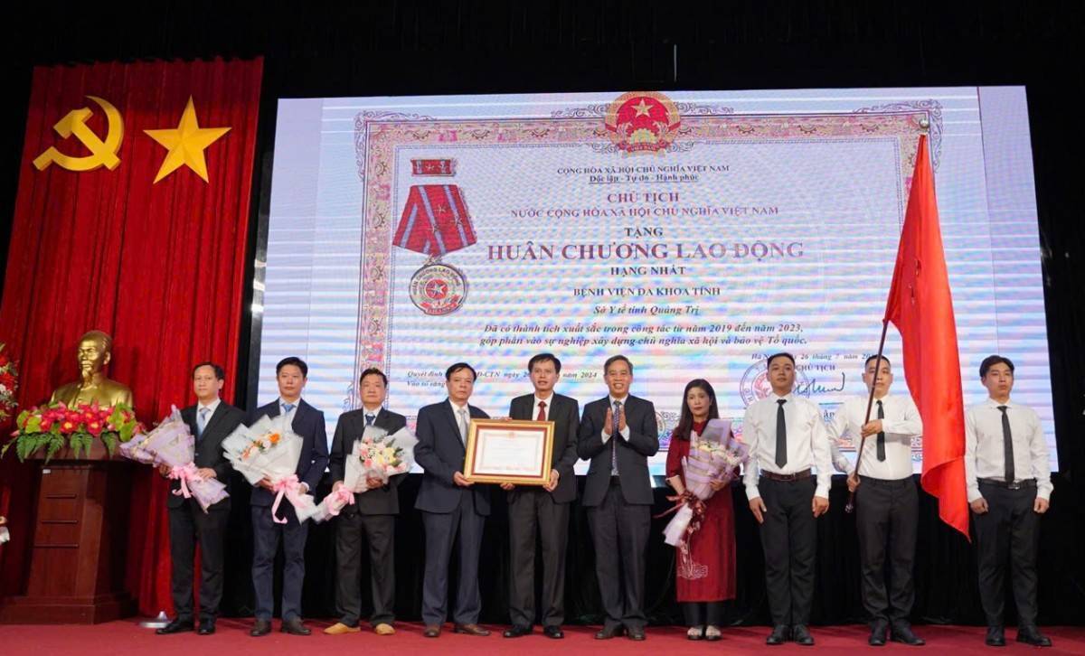 Bệnh viện Đa khoa Quảng Trị kỷ niệm 35 năm thành lập và đón nhận Huân chương Lao động hạng Nhất
