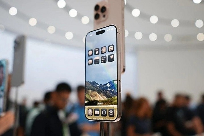 iPhone 16 Pro Max bị lùi thời gian giao do liên tục "cháy hàng"