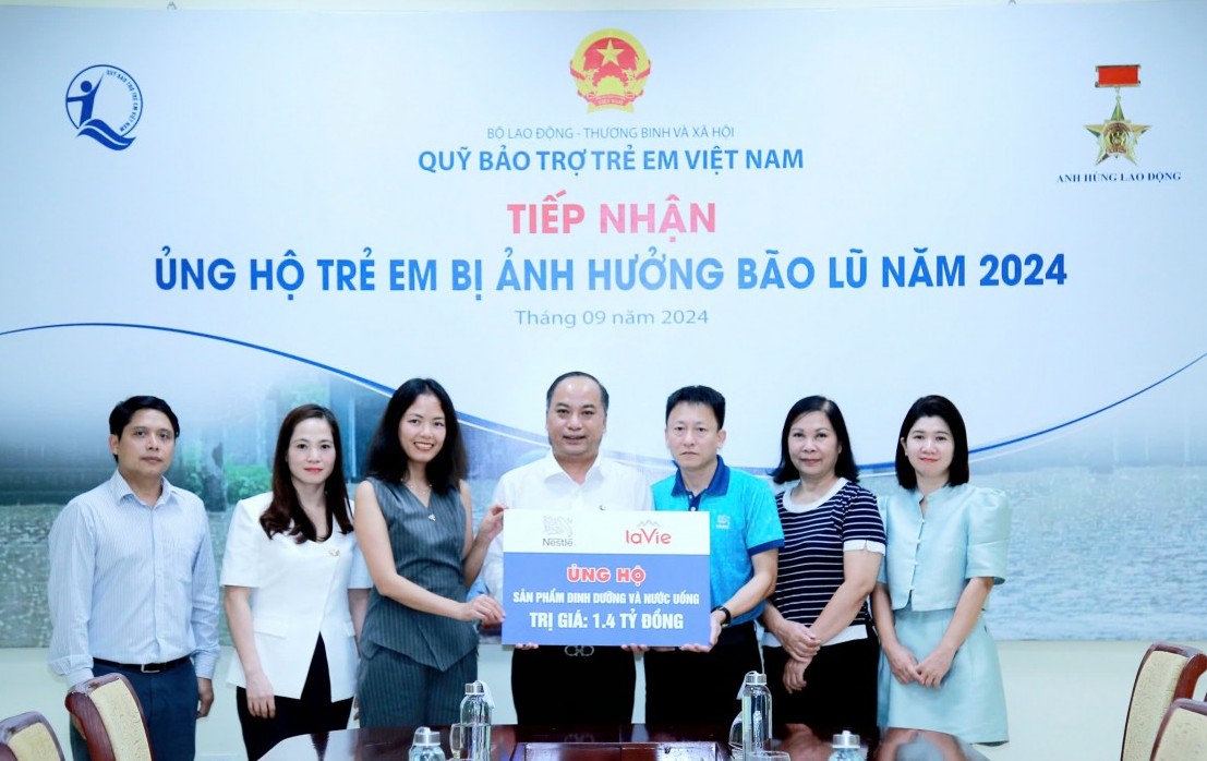 Nestlé hỗ trợ sản phẩm thực phẩm và dinh dưỡng cho các tỉnh thành bị ảnh hưởng bão lũ