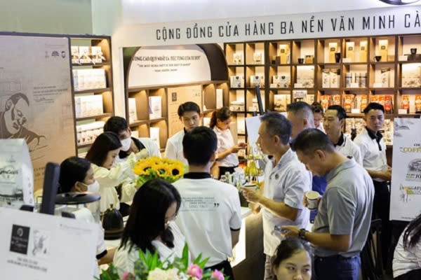 Những chính sách hợp tác tối đa lợi ích cùng sự khác biệt của mô hình Trung Nguyên E-Coffee thuyết phục đông đảo đối tác, khách hàng mong muốn kinh doanh trong lĩnh vực cà phê tham gia tư vấn, ký kết hợp tác.