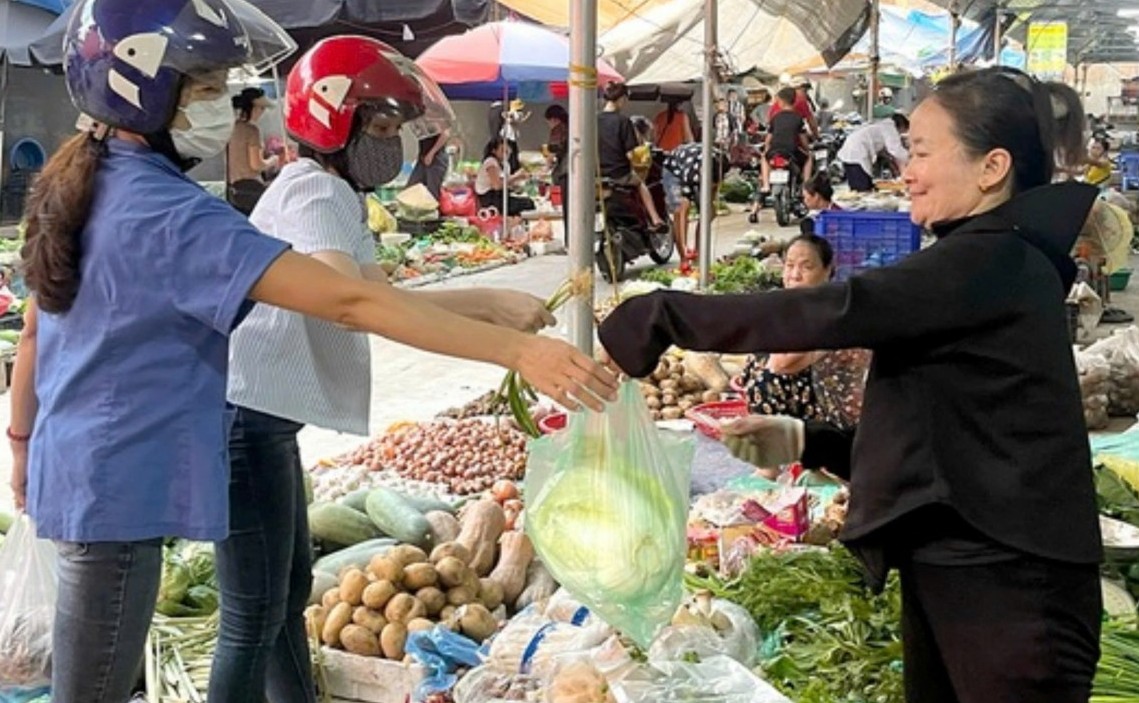 Phú Thọ: Đảm bảo nguồn cung hàng hóa, phục vụ nhu cầu của người dân sau mưa bão