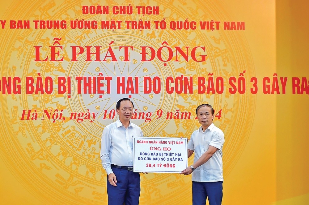 Ngành ngân hàng chung tay khắc phục hậu quả bão lũ số 3 gây ra