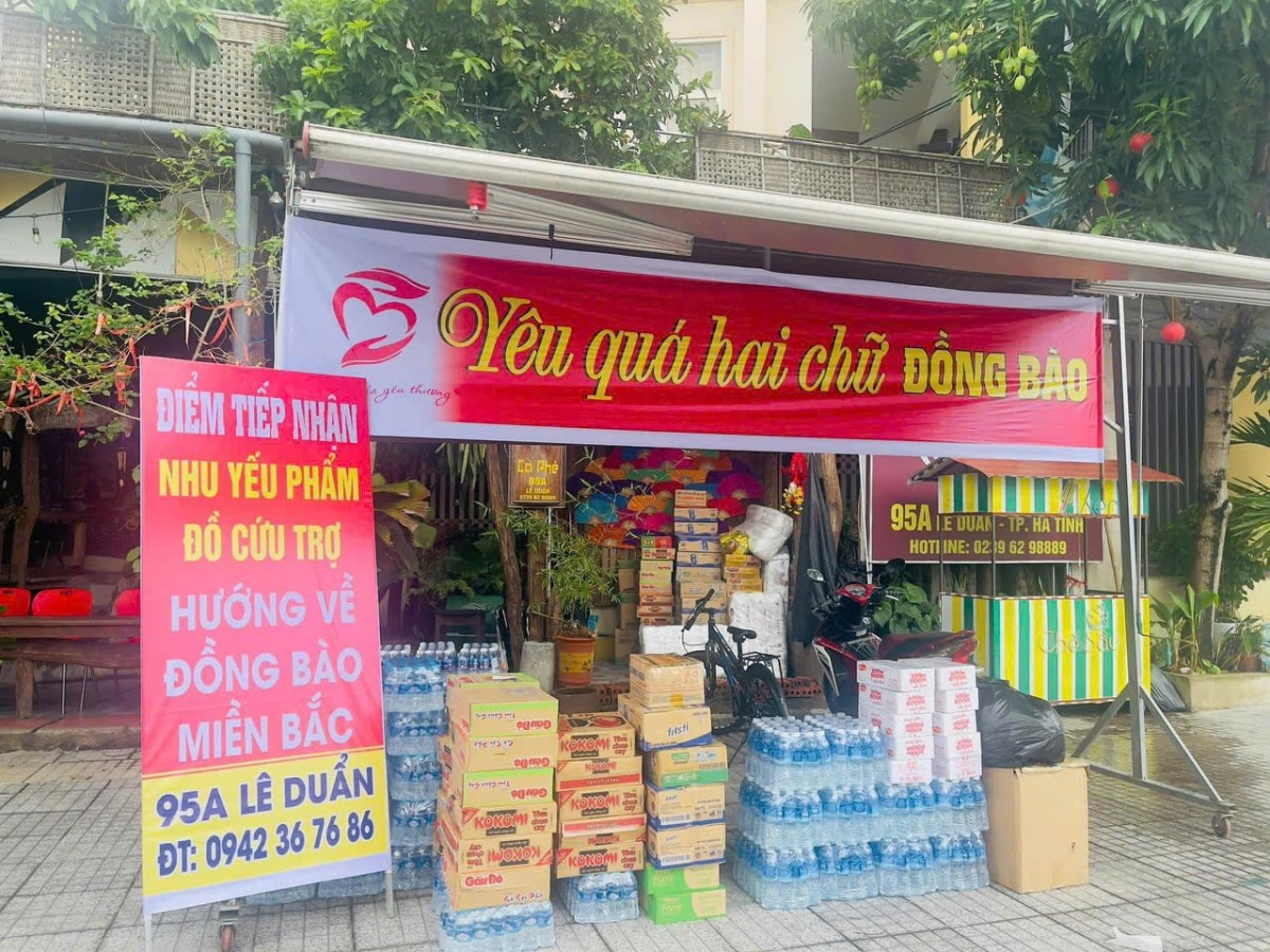 Nhân dân Hà Tĩnh quyên góp tiền và hiện vật ủng hộ đồng bào các tỉnh miền Bắc bị ảnh hưởng bão số 3.