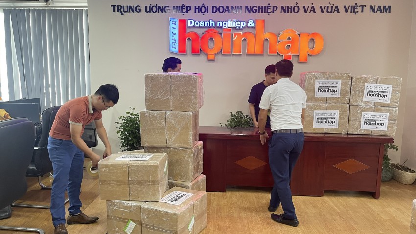 Công đoàn Tạp chí Doanh nghiệp và Hội nhập chung tay ủng hộ đồng bào bão lụt