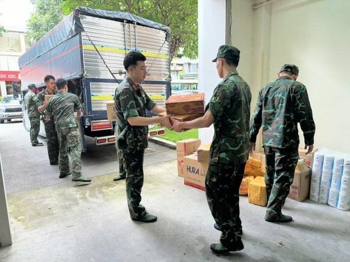 Quận Bình Tân (TP.HCM): Hơn 3 tỷ đồng và nhiều nhu yếu phẩm ủng hộ đồng bào bão lũ