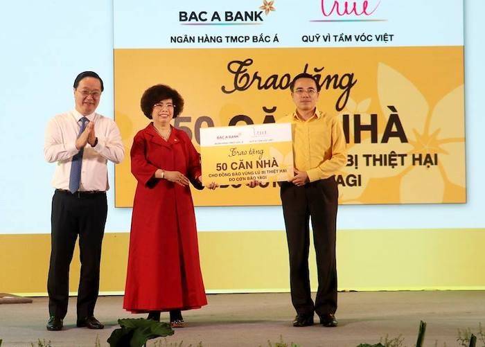 BAC A BANK trao tặng 50 căn nhà cho đồng bào vùng lũ bị thiệt hại bởi cơn bão Yagi thông qua UBMTQ Việt Nam tỉnh Nghệ An BAC A BANK trao tặng 50 căn nhà cho đồng bào vùng lũ bị thiệt hại bởi cơn bão Yagi thông qua UBMTQ Việt Nam tỉnh Nghệ An