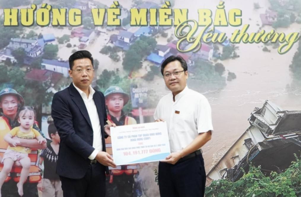 Khải Hưng Corp trao kinh phí ủng hộ đồng bào lũ lụt do bão Yagi