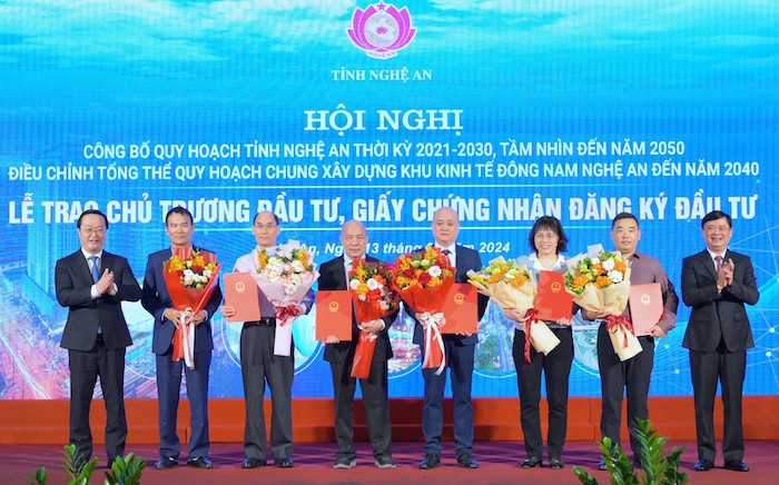 Nghệ An trao giấy chứng nhận đầu tư dự án Khu công nghiệp Hoàng Mai II tại Hội nghị công bố quy hoạch tỉnh ngày 13/1/2024.