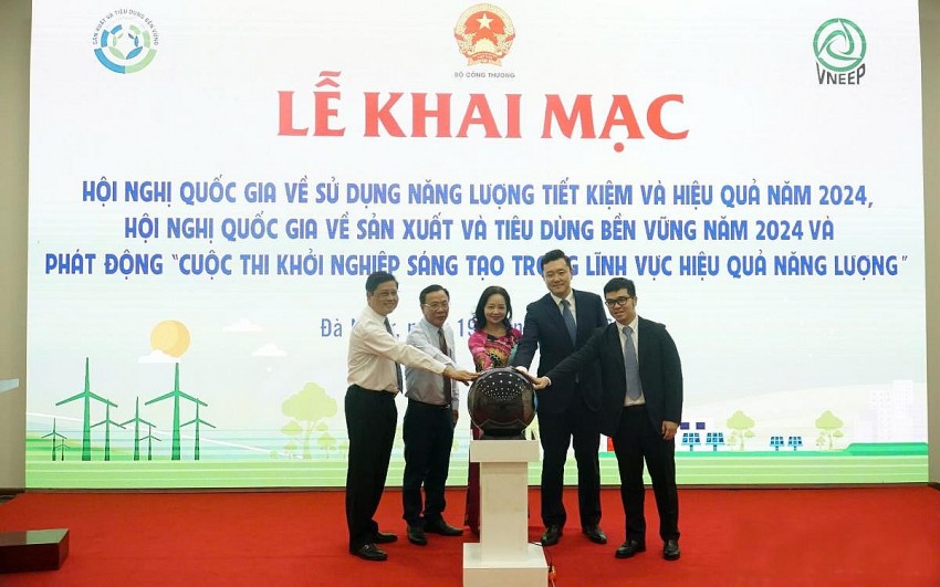 Các đại biểu thực hiện nghi thức khai mạc các Hội nghị và sự kiện.