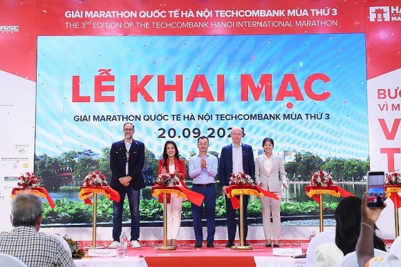 Khai mạc giải marathon quốc tế Hà Nội Techcombank mùa thứ 3: Bước chạy vì một Việt Nam vượt trội