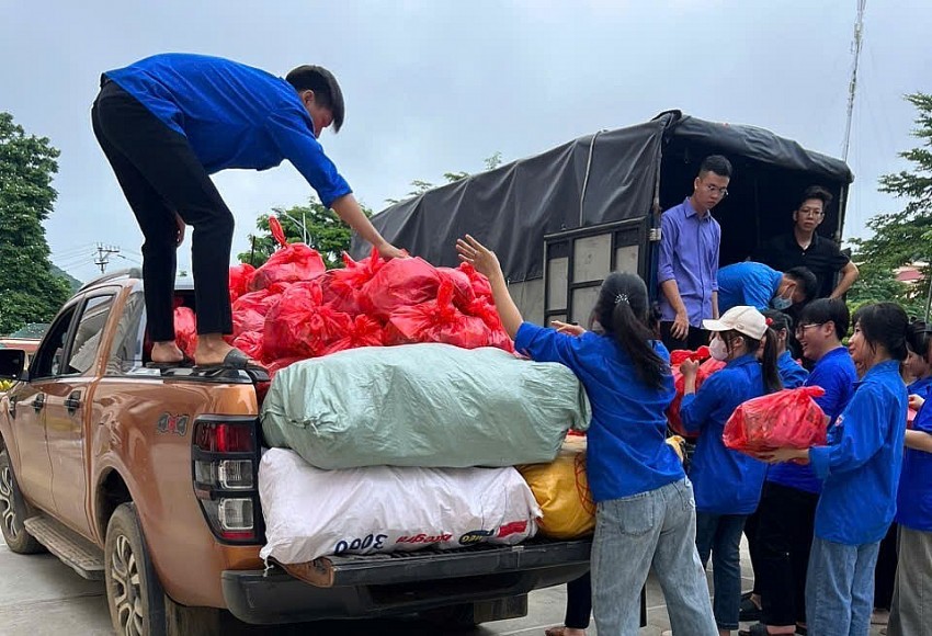 Doanh nghiệp Tuyên Quang dốc sức giúp dân khắc phục hậu quả bão Yagi