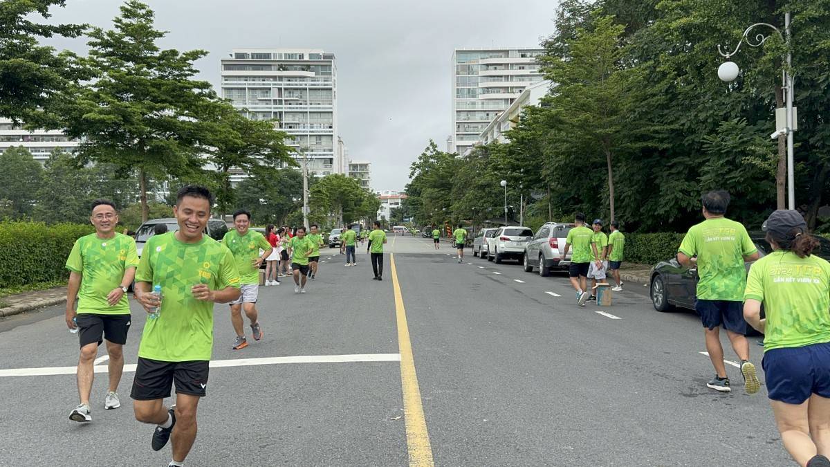 Các vận động viên xuất phát đầy phấn khích