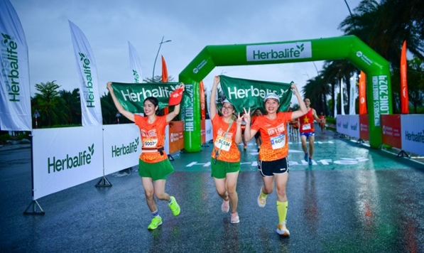 Herbalife Việt Nam tiếp tục là nhà tài trợ dinh dưỡng cho VnExpress Marathon Hạ Long 2024