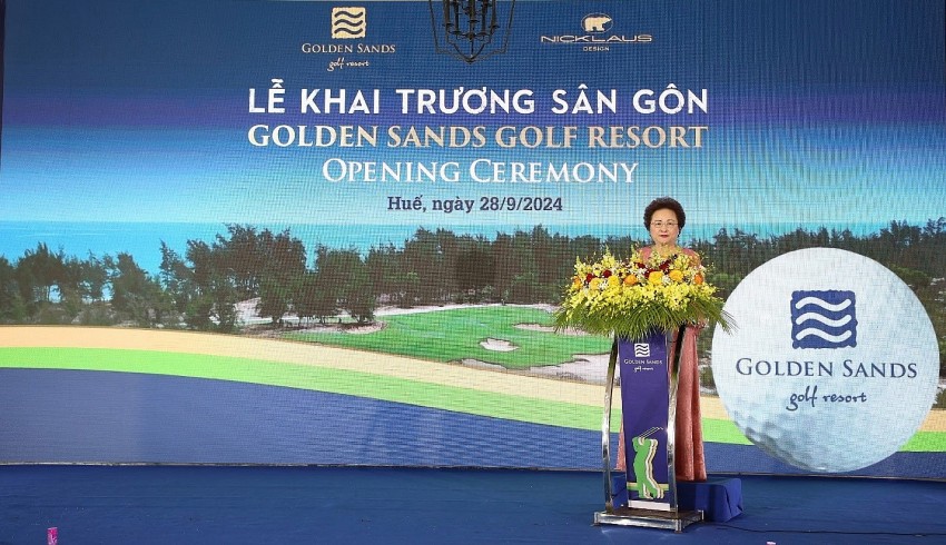 Bà Nguyễn Thị Nga, Chủ tịch Tập đoàn BRG phát biểu tại lễ khai trương sân gôn Golden Sands Golf Resort Khai trương tuyệt phẩm sân gôn nơi miền di sản cố đô Huế Golden Sands Golf Resort