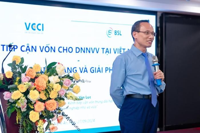 TS. Cấn Văn Lực chia sẻ tại hội thảo