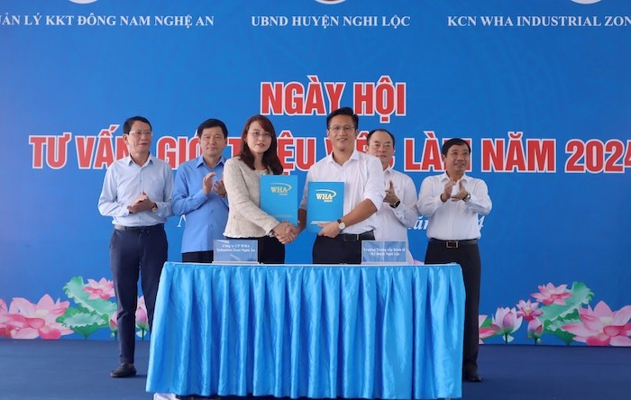 Trường Trung cấp Nghề kinh tế - kỹ thuật huyện Nghi Lộc ký kết Biên bản ghi nhớ về hợp tác đào tạo lao động với Công ty cổ phần WHA Industrial Zone Nghệ An.