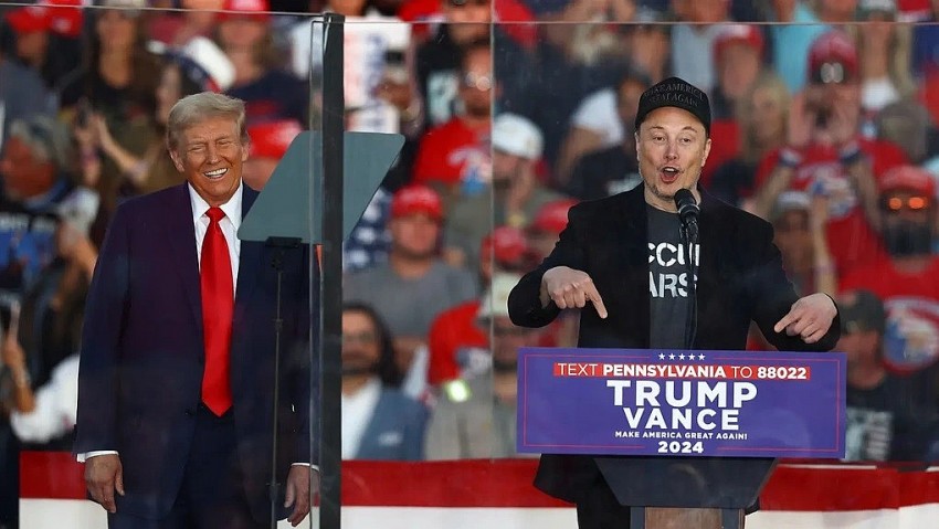 Tỷ phú Elon Musk xuất hiện tại một cuộc vận động tranh cử của ông Donald Trump tại Butler, Pennsylvania ngày 5/10 (Ảnh: Reuters).