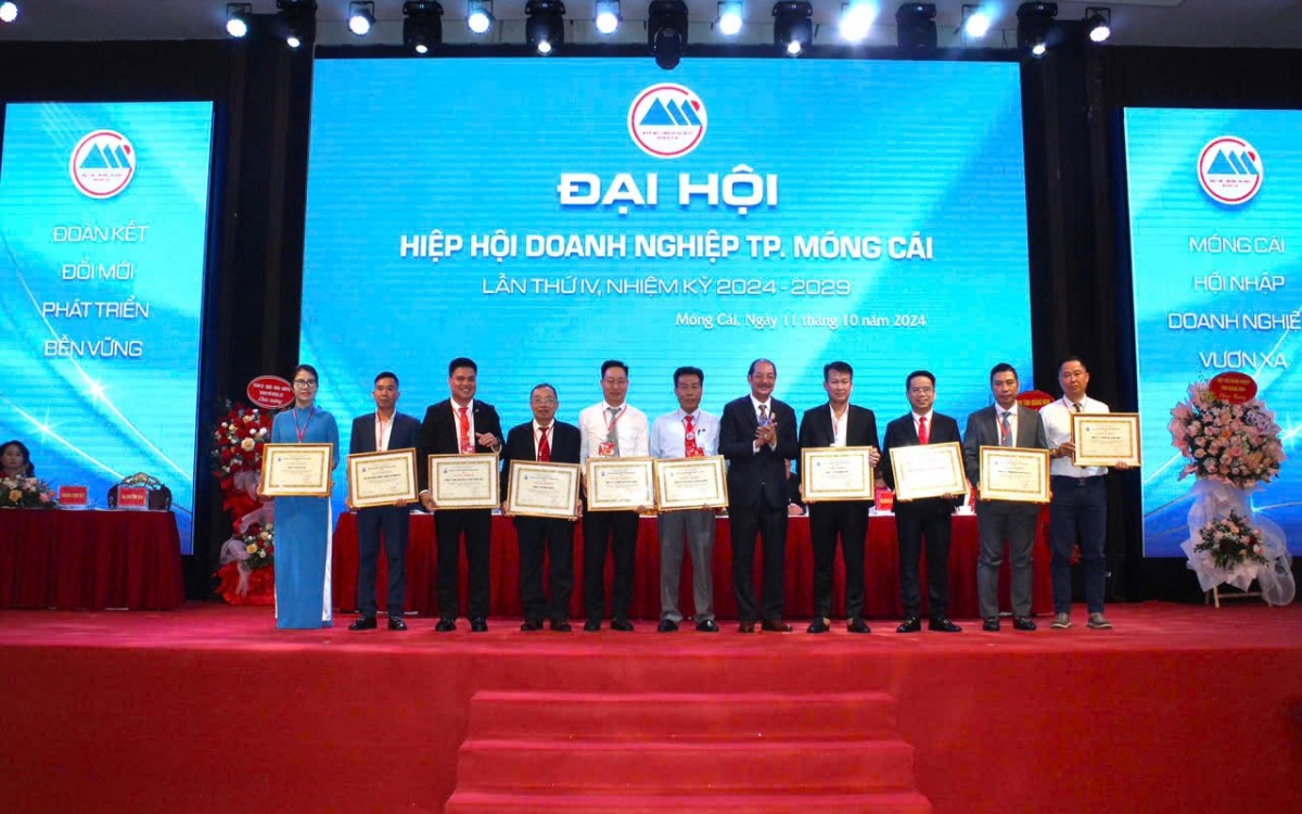 Hiệp hội Doanh nghiệp tỉnh Quảng Ninh biểu dương, khen thưởng 20 tập thể doanh nghiệp có thành tích xuất sắc, tiêu biểu trong các hoạt động của Hiệp hội Doanh nghiệp TP Móng Cái nhiệm kỳ 2018-2023.