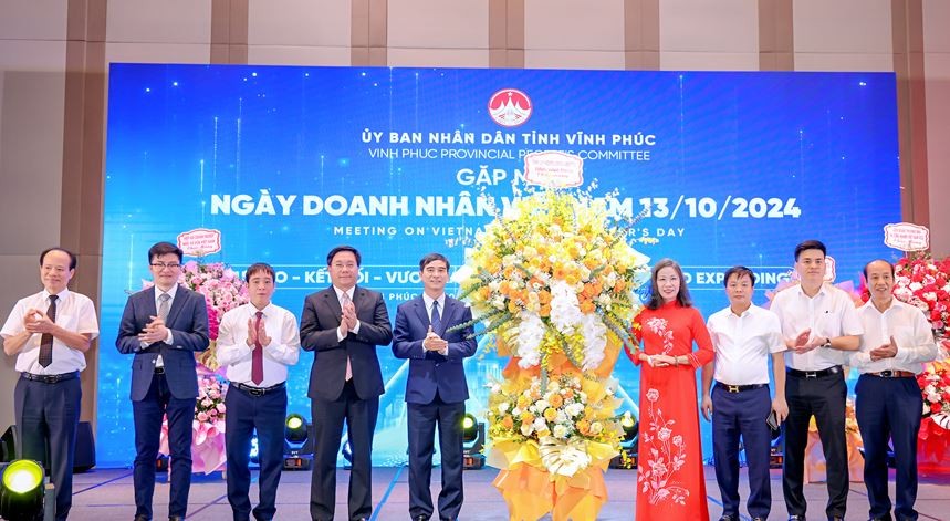 Tôn vinh tinh thần của cộng đồng doanh nghiệp, doanh nhân