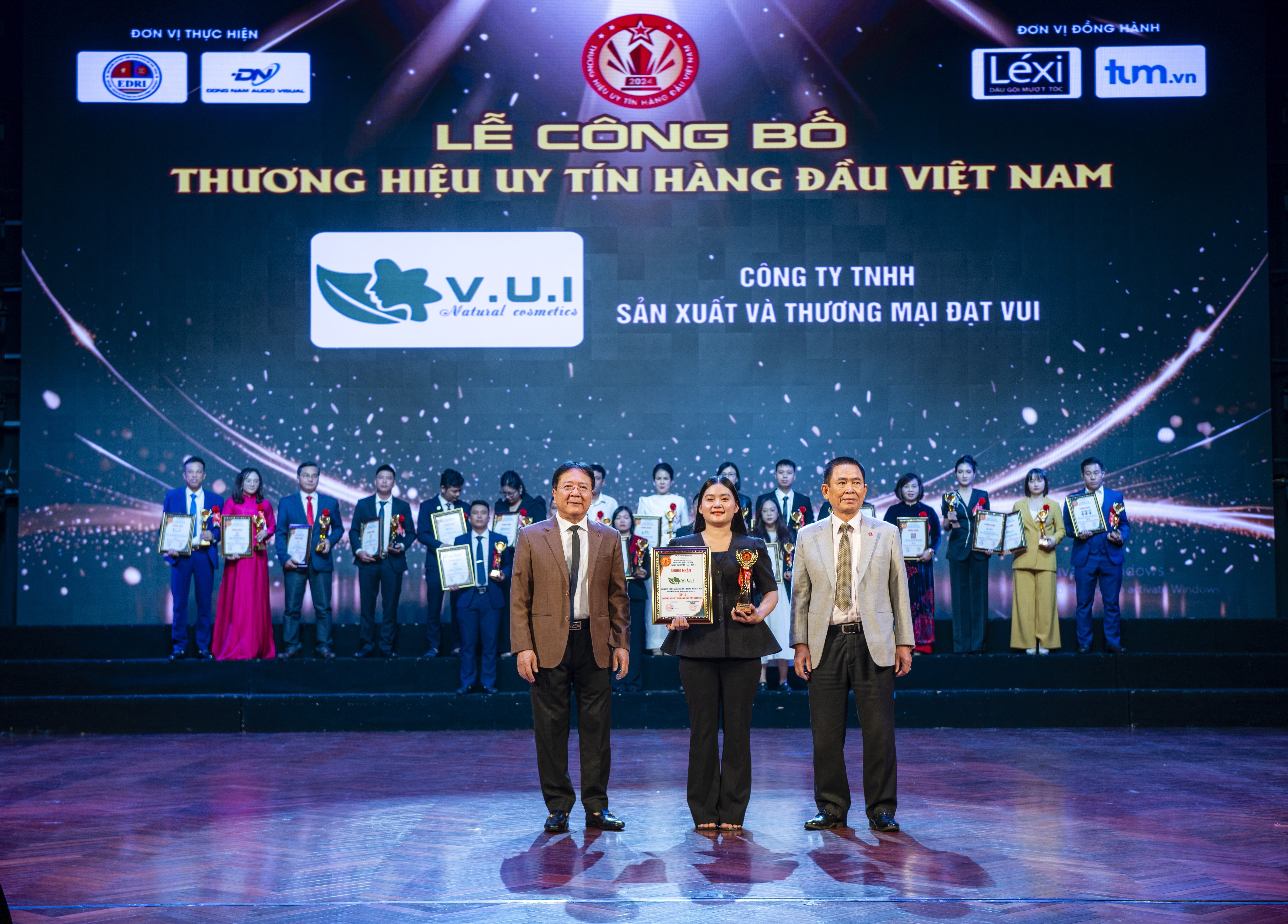 Sản phẩm Thảo dược V.U.I  được vinh danh TOP 10 Thương hiệu uy tín hàng đầu Việt Nam