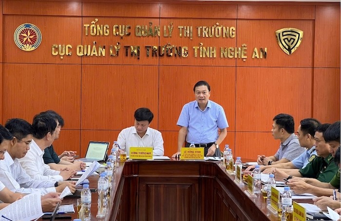 Ông Lê Hồng Vinh - Phó Chủ tịch thường trực UBND tỉnh, Trưởng ban Chỉ đạo 389 tỉnh Nghệ An phát biểu tại buổi làm việc với Đoàn công tác của Văn phòng Thường trực Ban Chỉ đạo 389 Quốc gia