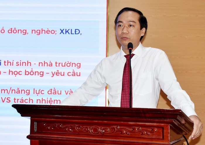 Tiến sĩ Nguyễn Ngọc Hiếu - Hiệu trưởng Trường Đại học Kinh tế Nghệ An nêu rõ xu hướng của giáo dục đại học cũng như thực tế đón đầu, hội nhập của nhà trường hiện nay