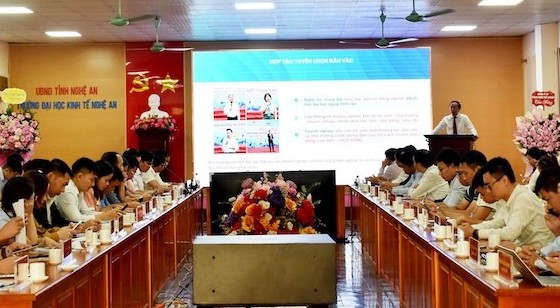 Hội thảo khoa học “Doanh nghiệp và Trường Đại học Kinh tế Nghệ An hợp tác cùng phát triển”