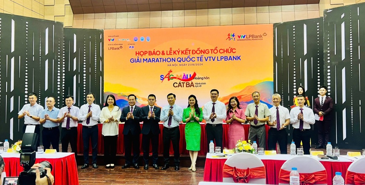 Sắc màu Hoàng hôn Cát Bà 2024