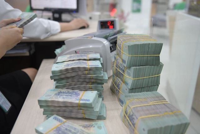 Ngân hàng đẩy mạnh chứng chỉ tiền gửi lãi suất cao, cạnh tranh huy động vốn gay gắt