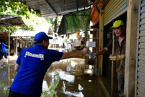 Vinamilk hỗ trợ người dân khắc phục hậu quả sau bão lũ, khôi phục cuộc sống