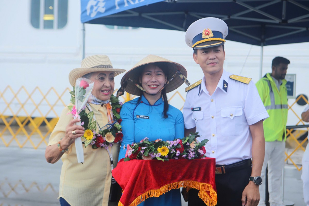 Đón tàu biển quốc tế CORAL PRINCESS đến Cảng Quốc tế Cam Ranh