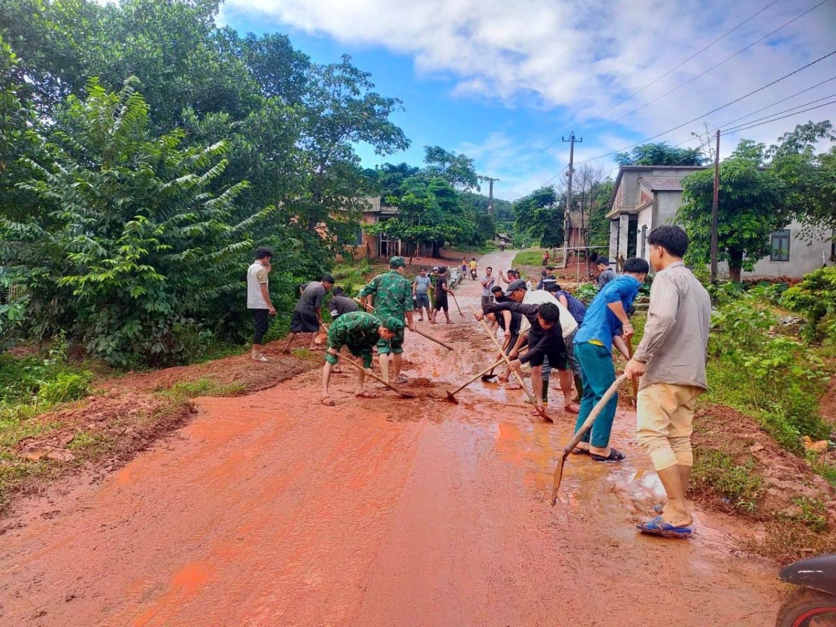 Quảng Trị: Lực lượng công an và lực lượng vũ trang kịp thời hỗ trợ người dân trước ảnh hưởng của bão số 6