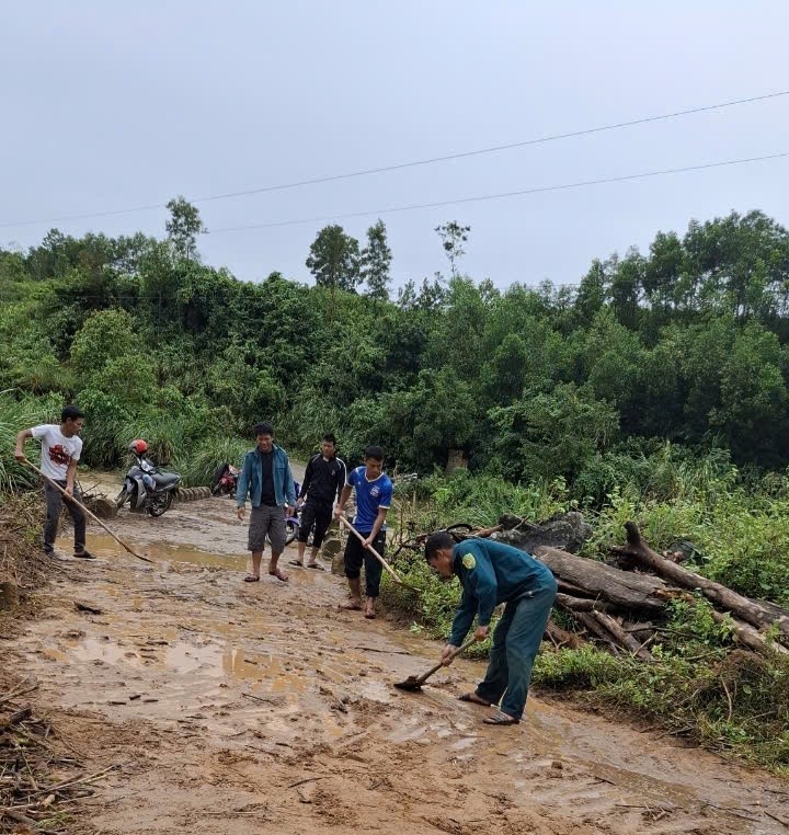 Quảng Trị: Lực lượng công an và lực lượng vũ trang kịp thời hỗ trợ người dân trước ảnh hưởng của bão số 6