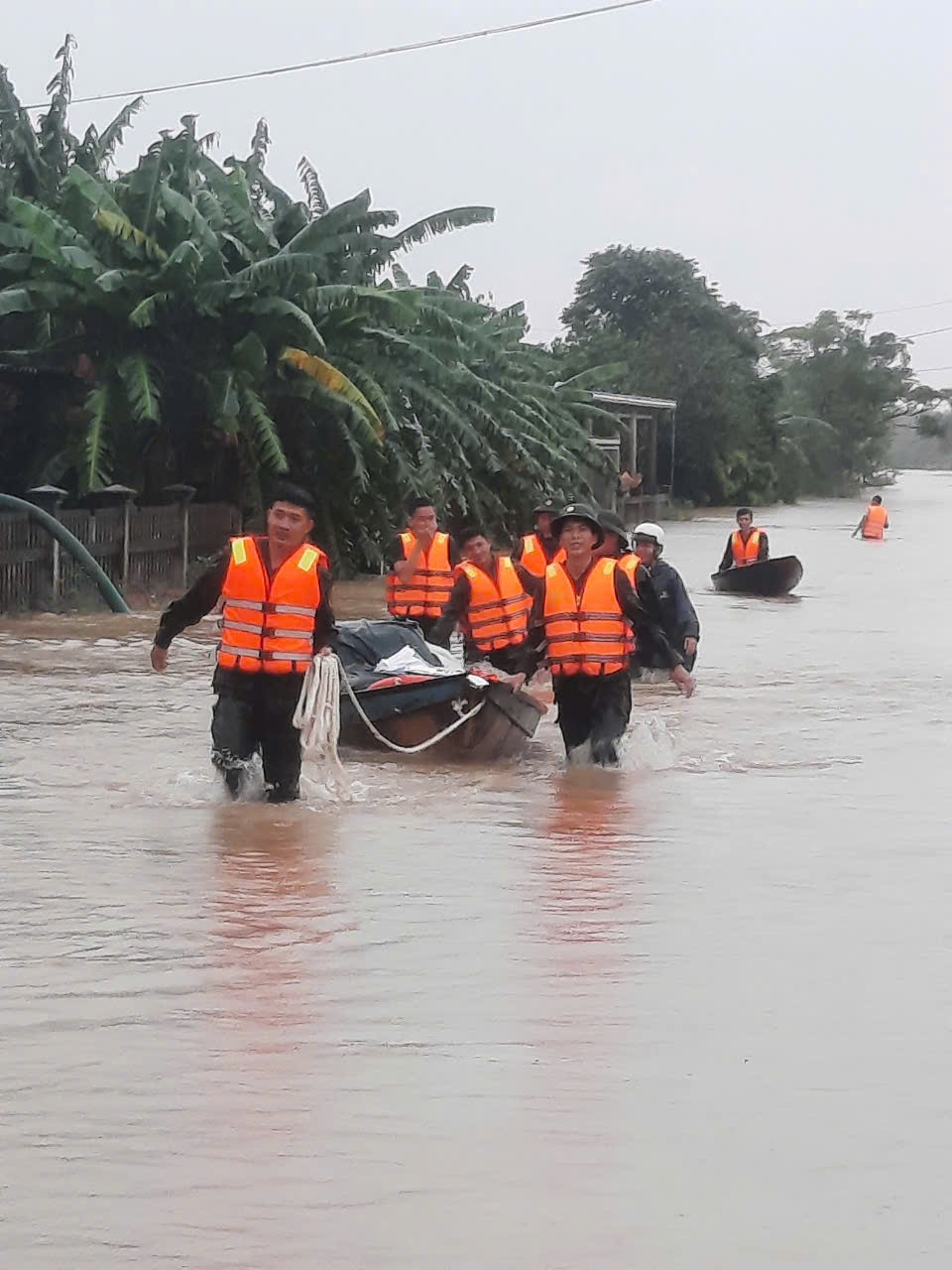 Quảng Trị: Lực lượng công an và lực lượng vũ trang kịp thời hỗ trợ người dân trước ảnh hưởng của bão số 6