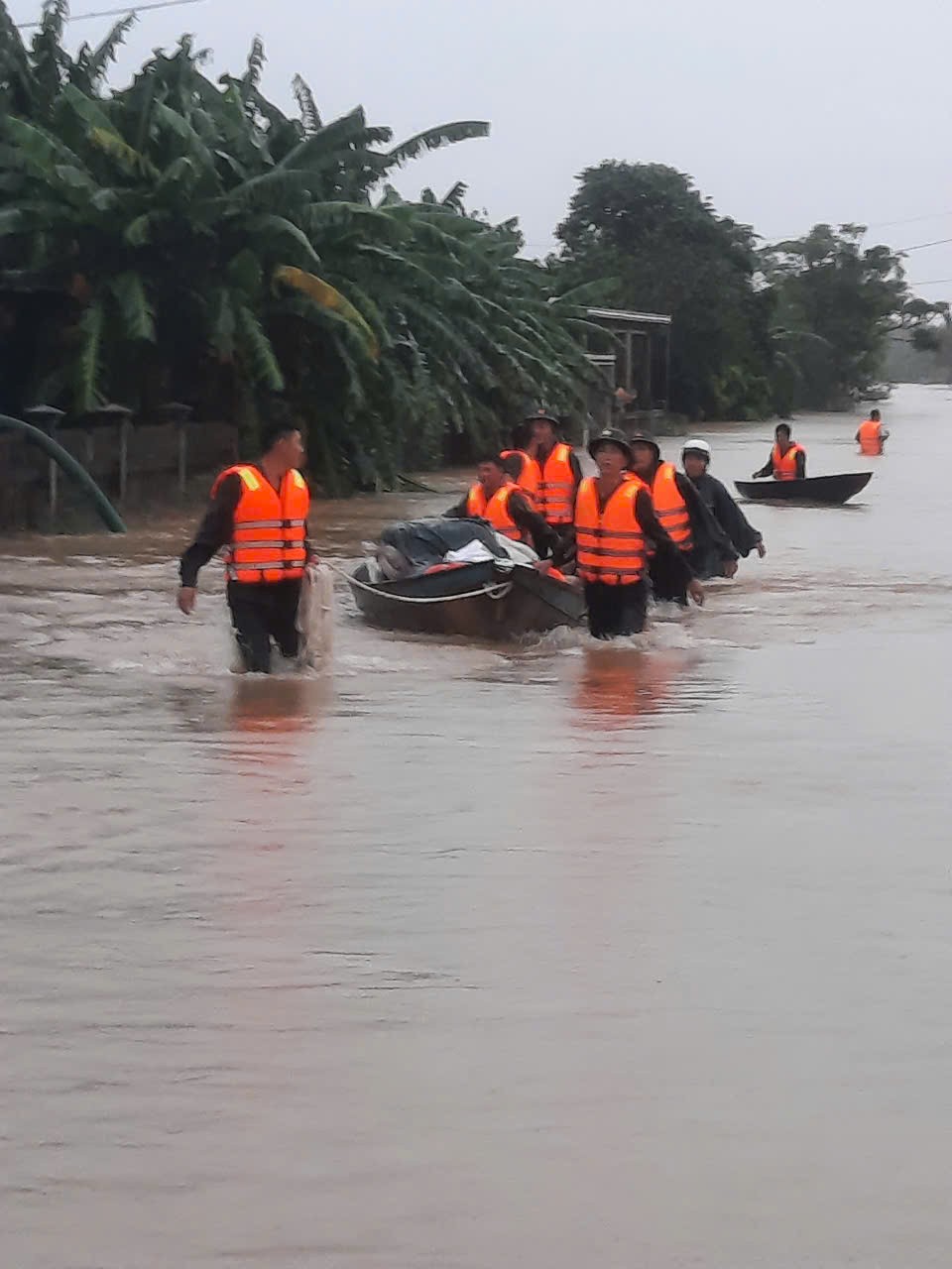 Quảng Trị: Lực lượng công an và lực lượng vũ trang kịp thời hỗ trợ người dân trước ảnh hưởng của bão số 6