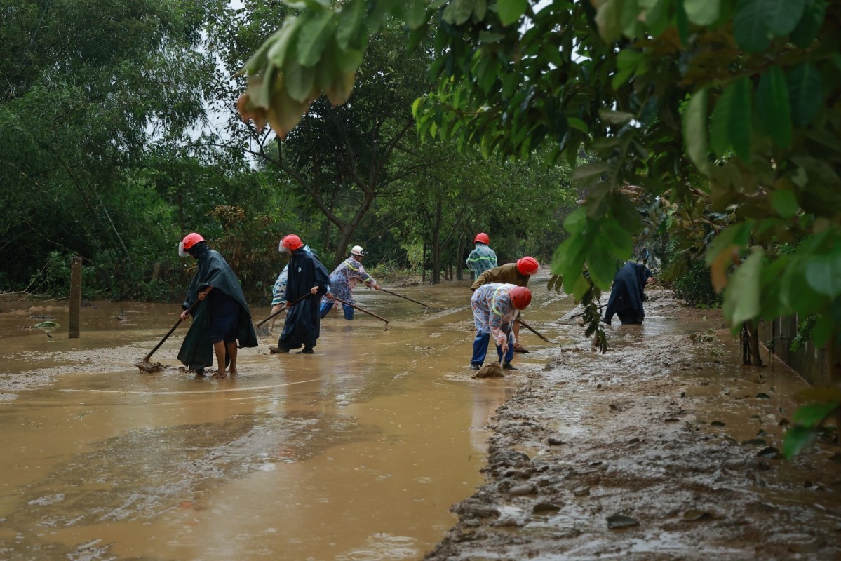 Quảng Trị: Mưa lũ do ảnh hưởng của bão số 6 khiến hàng nghìn em học sinh chưa thể đến trường