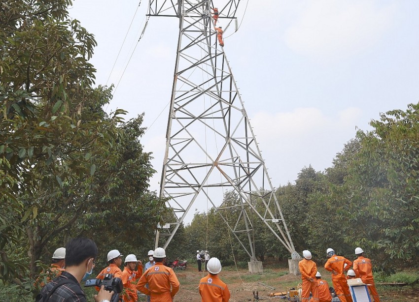 Bộ Công Thương nghiên cứu nhập khẩu điện từ Lào, Trung Quốc